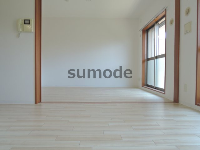 高槻市宮田町３丁目の賃貸マンションの居間・リビング