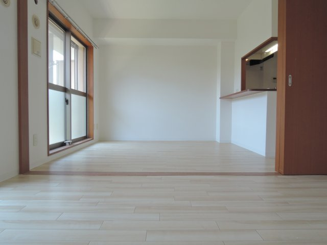 高槻市宮田町３丁目の賃貸マンションの居間・リビング