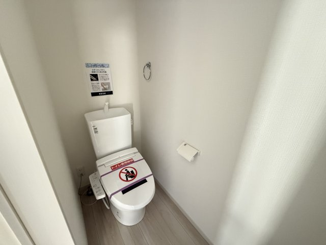 アーバンスタイル前橋下新田町1期　2号棟のトイレ|2階トイレです。清潔感のある白を基調としています。