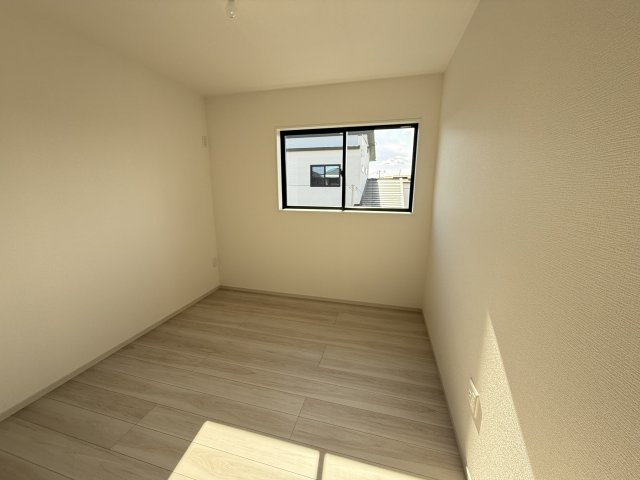 アーバンスタイル前橋下新田町1期　2号棟の洋室|２階洋室4です