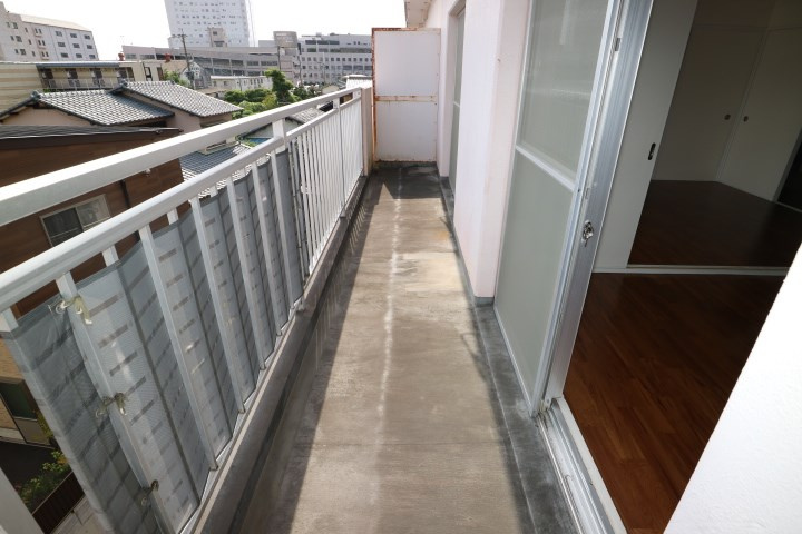 久留米市花畑１丁目の賃貸マンションのバルコニー|暖かな日差しのふりそそぐバルコニー