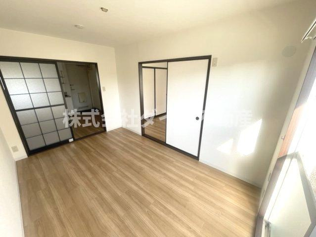 シャトー上里の洋室