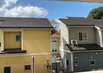 【展望】 | シーズガーデンパラディス町田 | 眺望の良さを楽しめるダイニングキッチンで家族団らんの時間を過ごしてはいかがでしょうか。バルコニーから見える景色を家族で眺める時間は、時間が経つのを忘れてしまいそうですね。是非、現地を見に行きましょう！