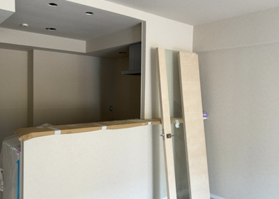 【ダイニング】 | シーズガーデンパラディス町田 | ダイニングは、食事や家族の団らんスペースとしてだけではなく、ほかの用途としても使用することができます。ダイニングテーブルを置き、食事のためのスペースを作ることでリビングとの差別化を図ることができます。