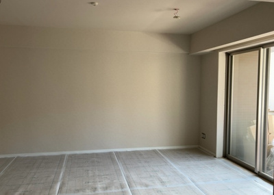 【居間・リビング】 | シーズガーデンパラディス町田 | 直線タイプはLとDKを一直線に並べた形で対面キッチンのタイプです。一般的なのでよく見かけるかもしれません。直線タイプに似た直接アイランドタイプは、キッチンとダイニングの間に壁がない分広く感じられます。