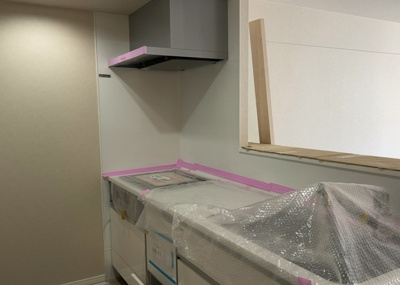 【キッチン】 | シーズガーデンパラディス町田 | 標準的なシステムキッチンの横幅は、165cm～300cm程度です。2100・2400・2550・2700などミリ単位で表記されます。普段どのように料理をするのかを想定しながら合ったサイズを選びましょう