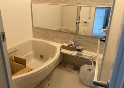 【浴室】 | シーズガーデンパラディス町田 | 入浴時の快適さも大事なことですが、綺麗な状態を維持できなければ気持ちよく入浴できません。毎日の掃除が楽という点は大事なポイントになります！カビが生えにくく掃除がしやすい、壁や浴槽を選ぶといいでしょう。