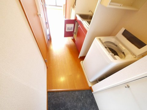 レオパレスフローラの玄関|明るい玄関です