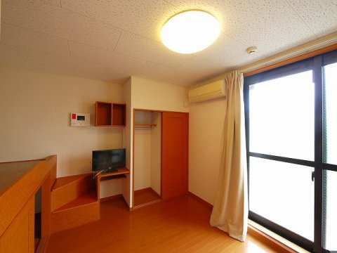 レオパレスフローラの洋室|広々とした洋室です