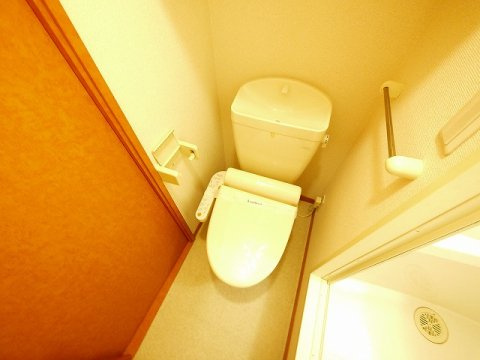 レオパレスフローラのトイレ|トイレもきれいです