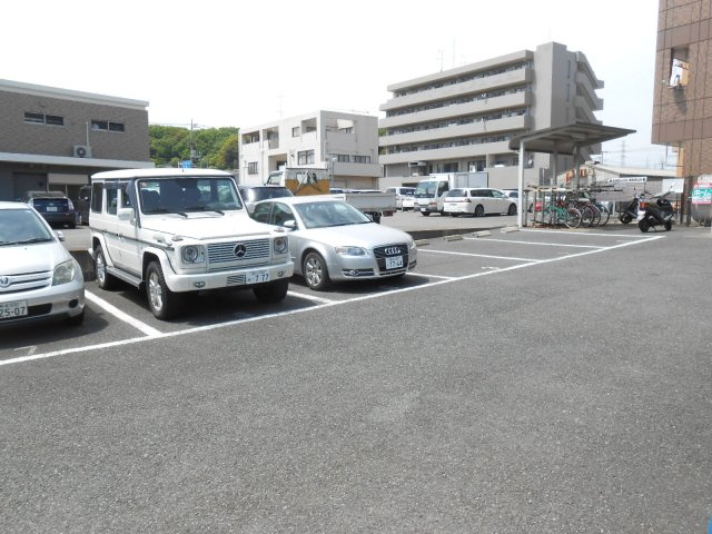 サンヒルズの駐車場