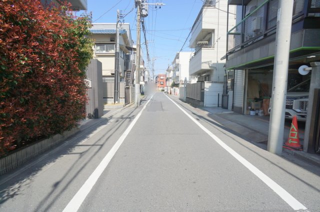 中央町１　土地の前面道路含む現地写真|西側約5.45ｍ