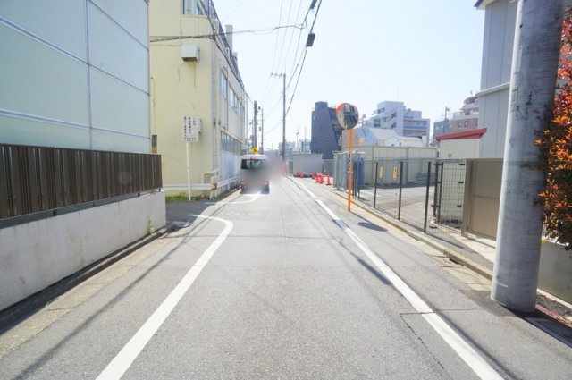 中央町１　土地の前面道路含む現地写真|西側約5.45ｍ