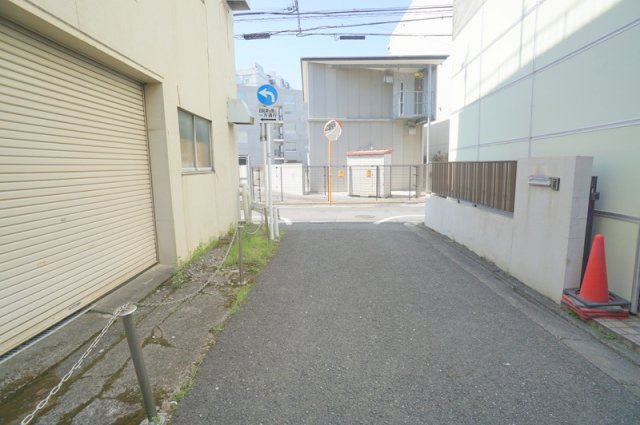 中央町１　土地の前面道路含む現地写真|南側SB後約3.56～3.67ｍ