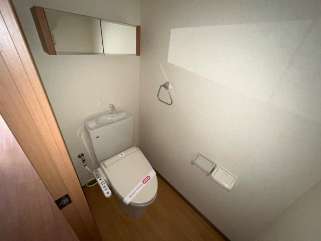 コンフォース六条院のトイレ|シャワー付トイレ