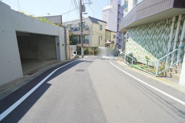 南馬込５　土地の前面道路含む現地写真|北西側　公道　幅員約6.5m　接道約17.0m
