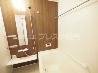 【浴室】 | 奈良市法蓮町の新築一戸建 全２区画 ３ | 現地写真（１号地浴室）浴室暖房乾燥機を標準装備！