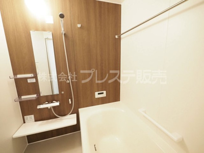 【浴室】 | 奈良市法蓮町の新築一戸建 全２区画 ３ | 現地写真（１号地浴室）浴室暖房乾燥機を標準装備！