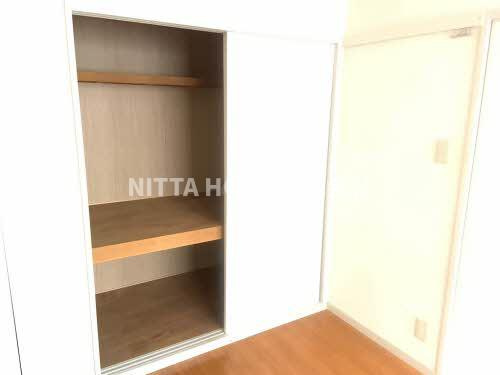 豊岡市中陰のアパートの収納|洋室についている収納です◇