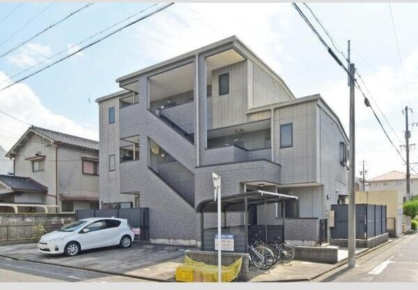 クオーレ前山の駐車場