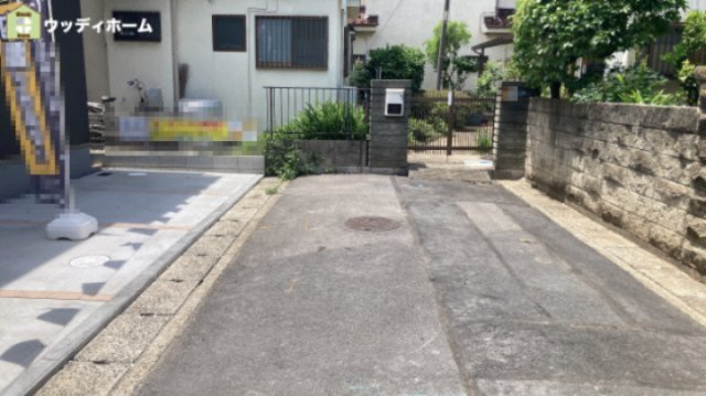 越谷市伊原2丁目　新築一戸建ての前面道路含む現地写真