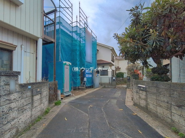 越谷市伊原2丁目　新築一戸建ての前面道路含む現地写真