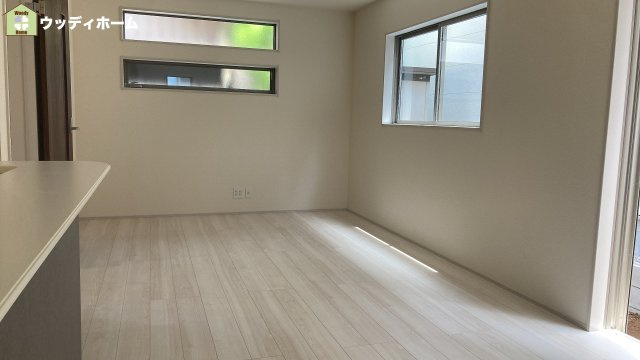 越谷市伊原2丁目　新築一戸建ての居間・リビング