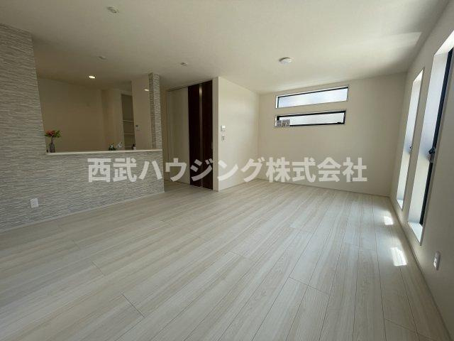 【仲介手数料無料】所沢市　榎町　全１棟　所沢市の新築住宅なら西武ハウジングの居間・リビング