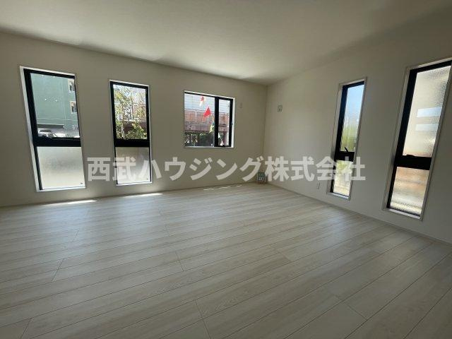 【仲介手数料無料】所沢市　榎町　全１棟　所沢市の新築住宅なら西武ハウジングの居間・リビング