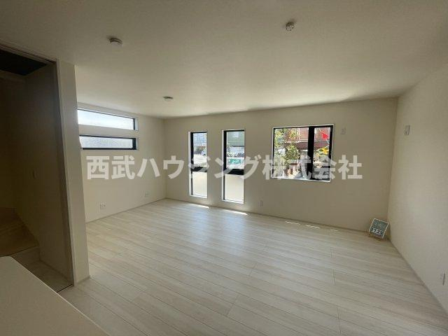 【仲介手数料無料】所沢市　榎町　全１棟　所沢市の新築住宅なら西武ハウジングの居間・リビング