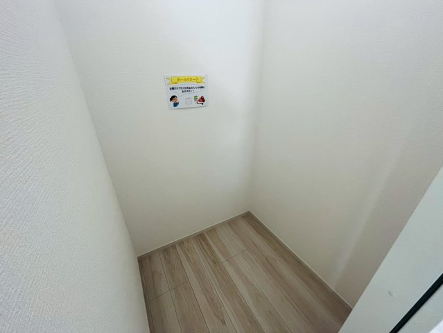 久喜市鷲宮8期の収納|〇ホールクローク〇
家族みんなの衣類や日用品などまとめて共有収納できるホールクローク！家事時短にも活躍の空間です（＾＾）
※2026年4月撮影