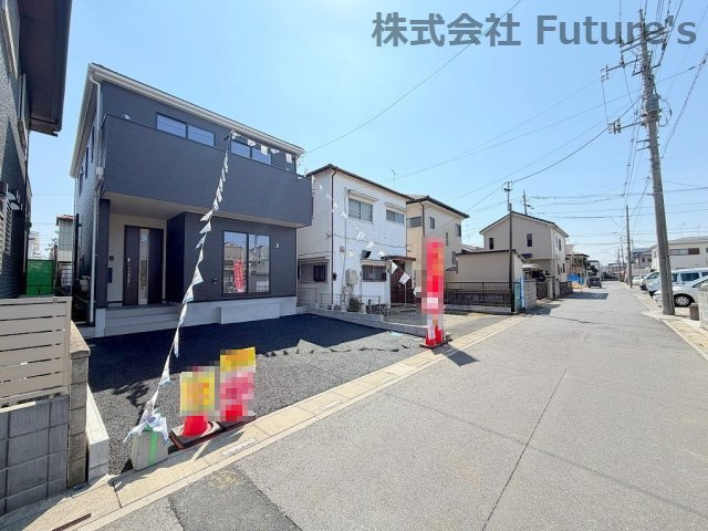 三郷市戸ケ崎5丁目　新築戸建　全1棟の前面道路含む現地写真|前面道路含む現地写真です。