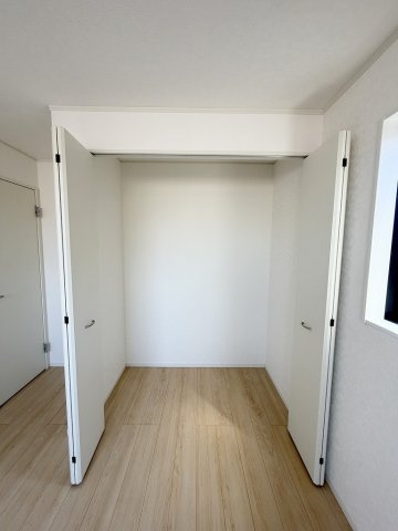 三郷市戸ケ崎5丁目　新築戸建　全1棟の収納|たっぷり収納できる大型クローゼット完備