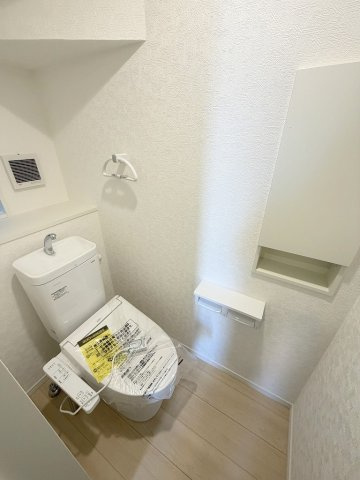 三郷市戸ケ崎5丁目　新築戸建　全1棟のトイレ|1階のトイレです