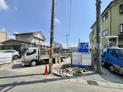 【外観】 | 浜松市中央区中野町 新築一戸建て 1号棟 | 現在建築中の外観画像です。ご内覧は同じメーカーの完成物件へご案内いたしますので、いつでもご相談ください！