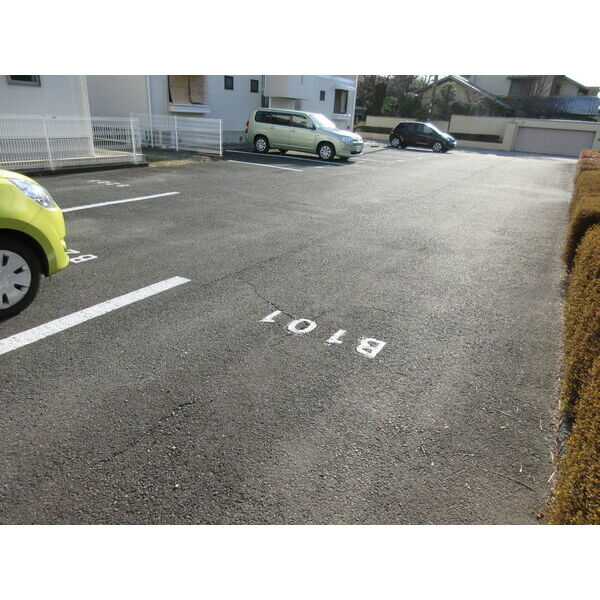 セジュール東曙A棟の駐車場