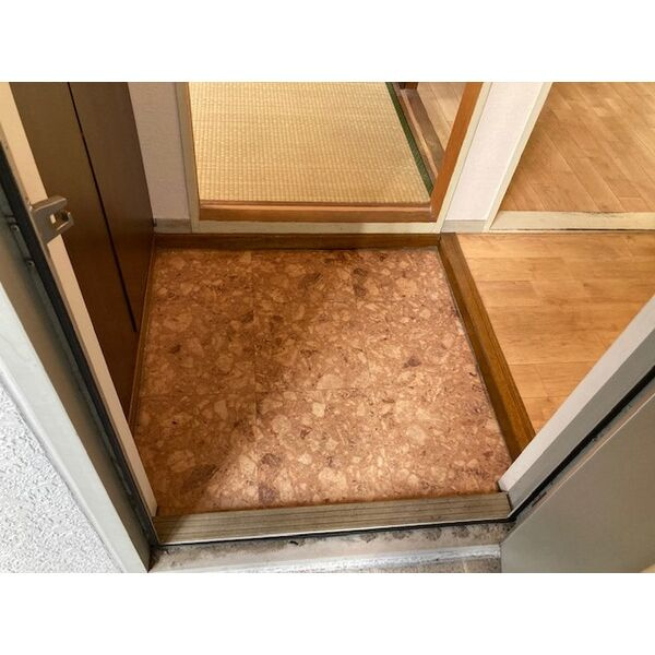 セジュール東曙A棟の玄関