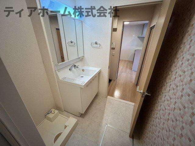 ドミール・ヨシダ・トロワの洗面所|脱衣スペースもあります