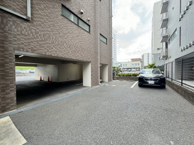 ラグジュアリーガーデン東松戸 の駐車場