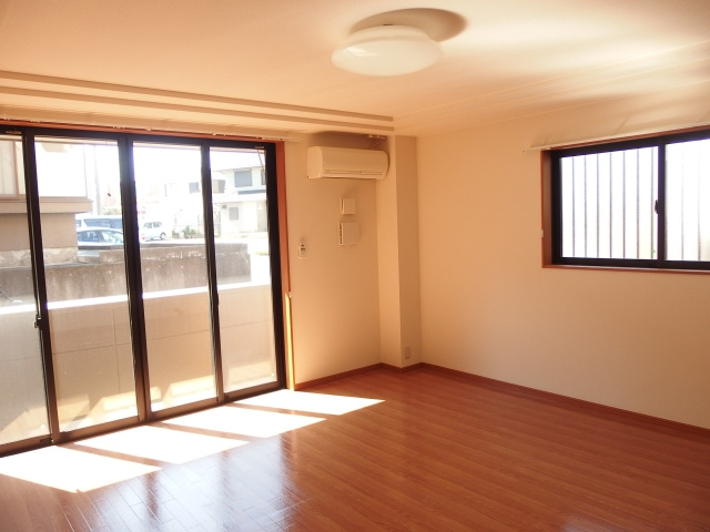 ハーモニーヒルズの居間・リビング