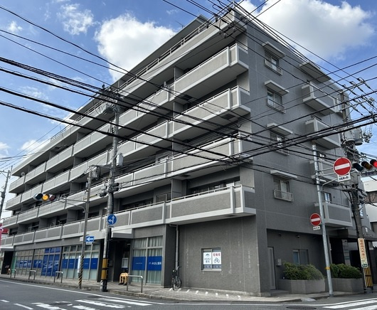 ロイヤルクリスタル東本浦の外観