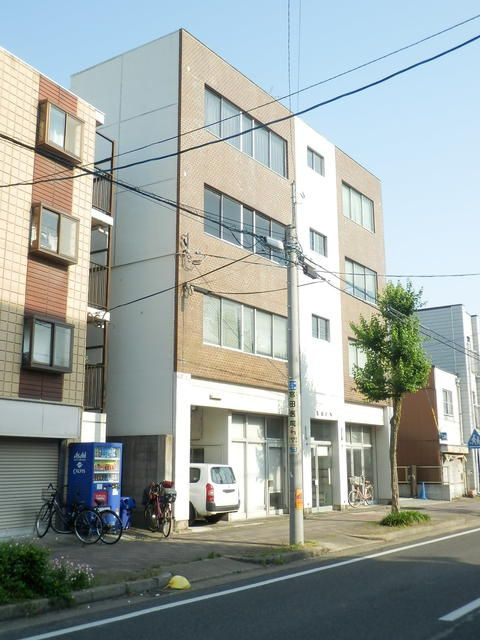佳成ビルの外観