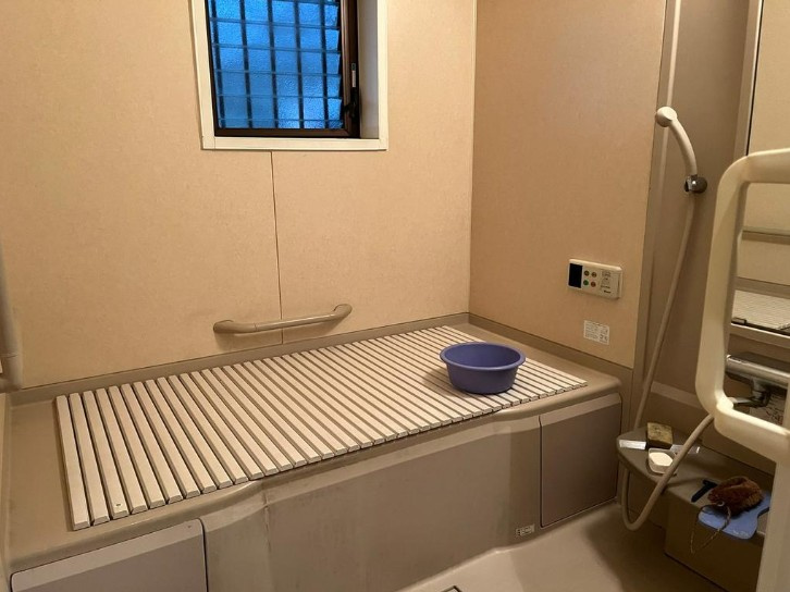 王子町　店舗付住宅の浴室