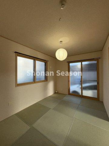 【現地画像あり】伊勢原市板戸　中古戸建　34.78坪の和室|リビング繋がりの和室は、家事・育児・客間と大活躍いたします。