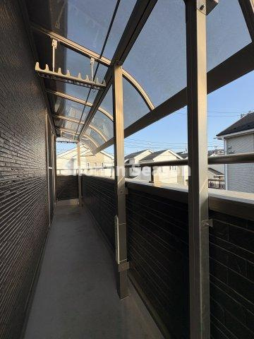 【現地画像あり】伊勢原市板戸　中古戸建　34.78坪のバルコニー|２部屋から出入りができるバルコニーは洗濯物や布団も沢山干せます。