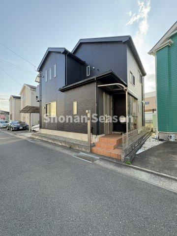 【現地画像あり】伊勢原市板戸　中古戸建　34.78坪の外観|小学校(徒歩3分)・コンビニ(徒歩4分)！大型スーパーも多数点在！
お買い物便良好の周辺環境です。