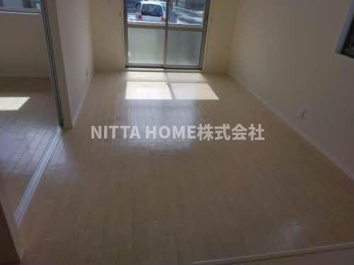 ラ・メゾンＧＯＲＹＯの居間・リビング|角部屋＊リビング広々１２．６帖あります♪