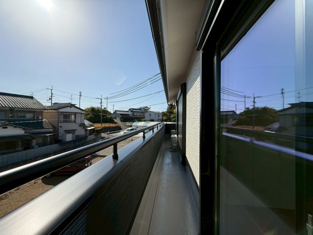 高知市福井町A号地 新築一戸建て　のバルコニー|日当たりの良いワイドバルコニーです☆奥行きのあるバルコニー。洗濯物もたっぷり干せるゆとりある空間。