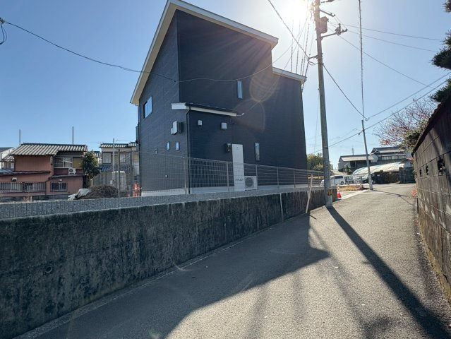 高知市福井町A号地 新築一戸建て　の前面道路含む現地写真
