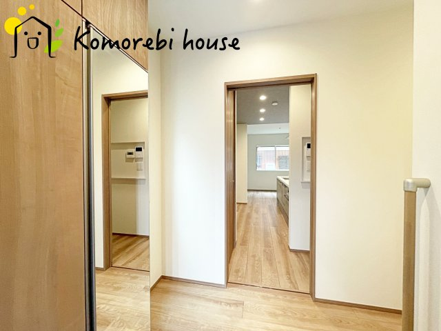 上尾市浅間台　新築一戸建て　タマタウン　01の玄関|落ち着いた玄関です